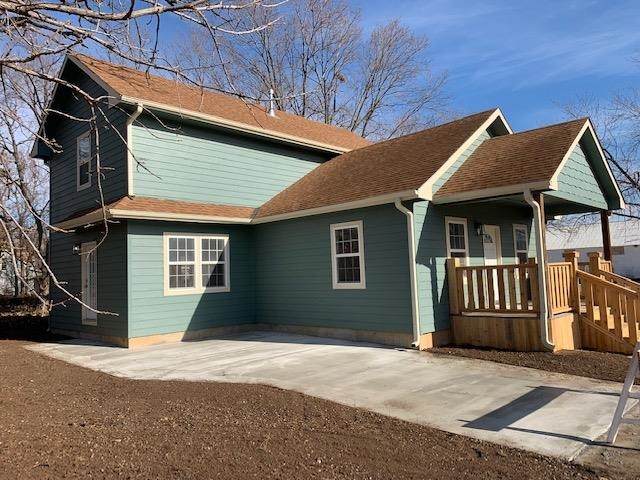 212 Locust - Photo 1