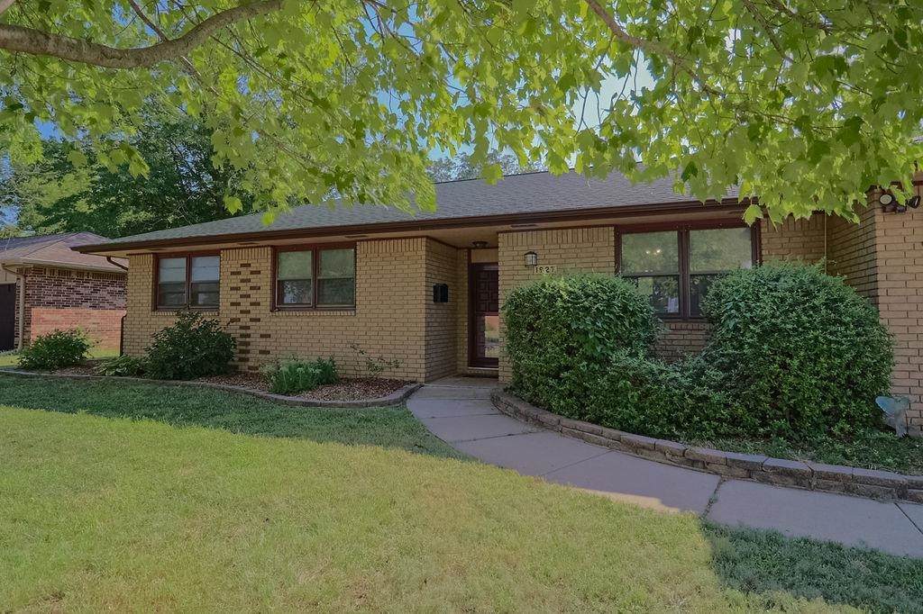 1927 Homestead St - Photo 1