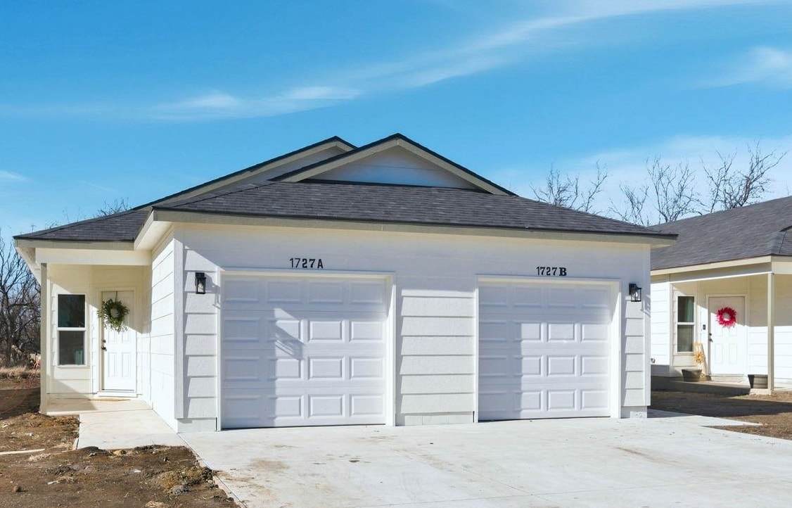 1725 Main St - Photo 1