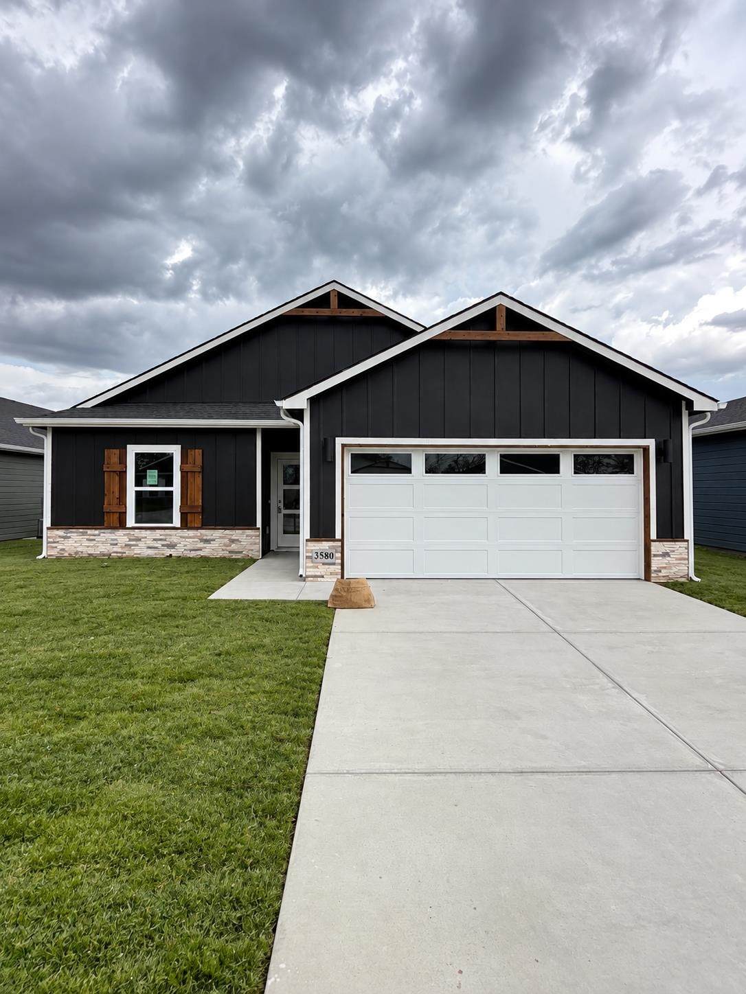 3580 Bearsden St - Photo 1