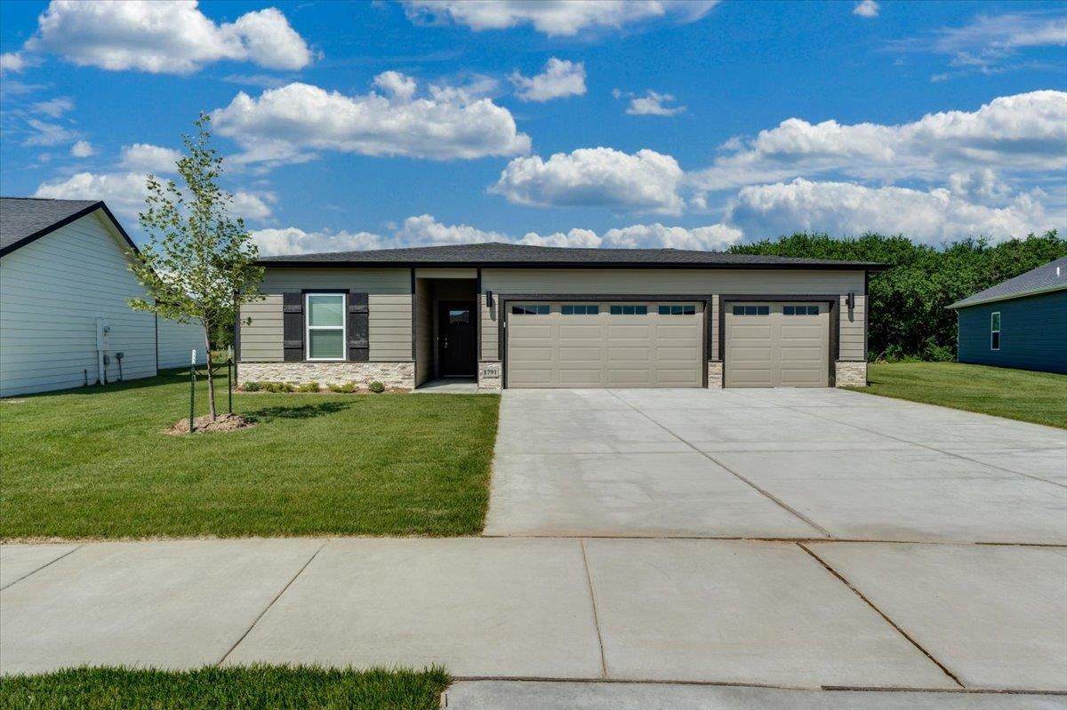 1791 Redbud Lane - Photo 1