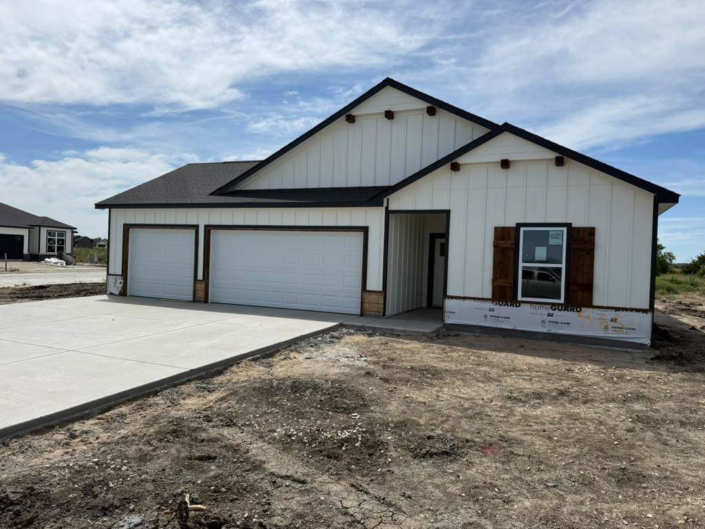 5651 Plumthicket St - Photo 1