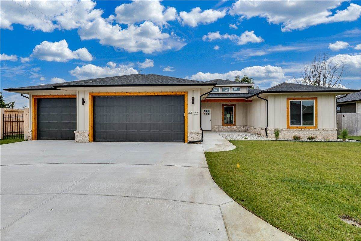 4422 Sunny Ct - Photo 1