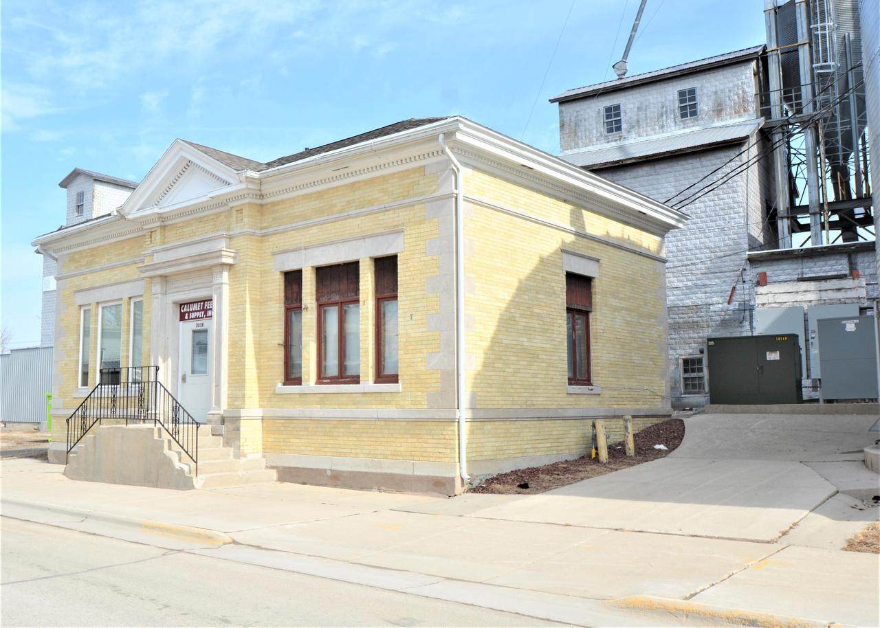 2038 Railroad St - Photo 1