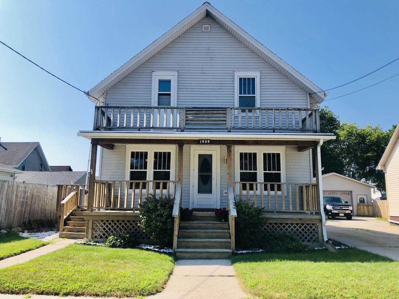 1909 31st St - Photo 1