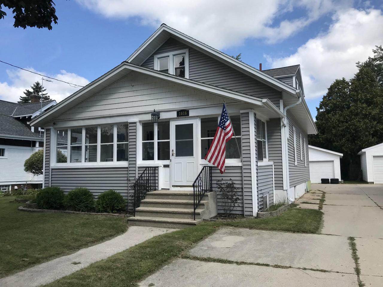 1616 26th St - Photo 1