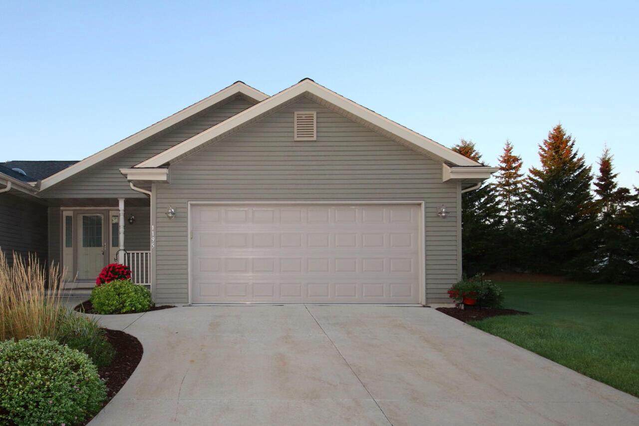 1195 Robins Nest Ln - Photo 1