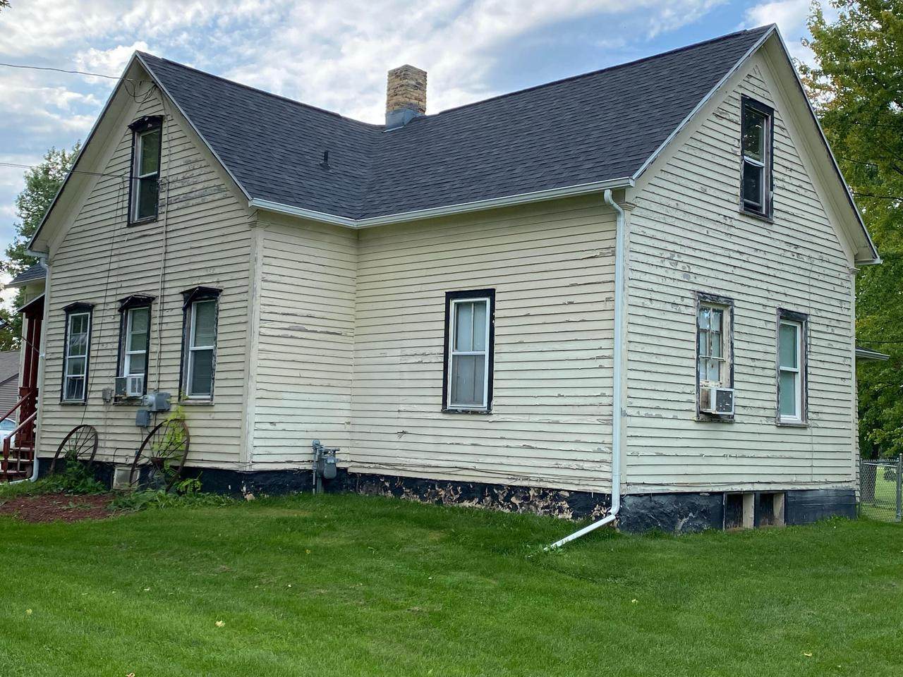 434 Menasha St - Photo 1