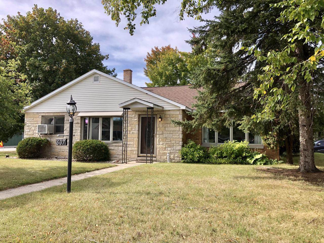 607 Louisa St - Photo 1