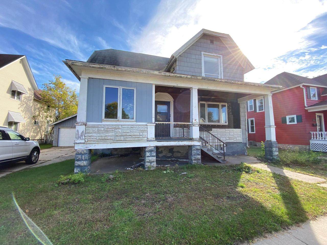 2715 Hall Ave - Photo 1