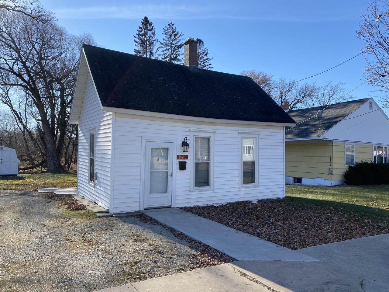 825 Jacobson - Photo 1