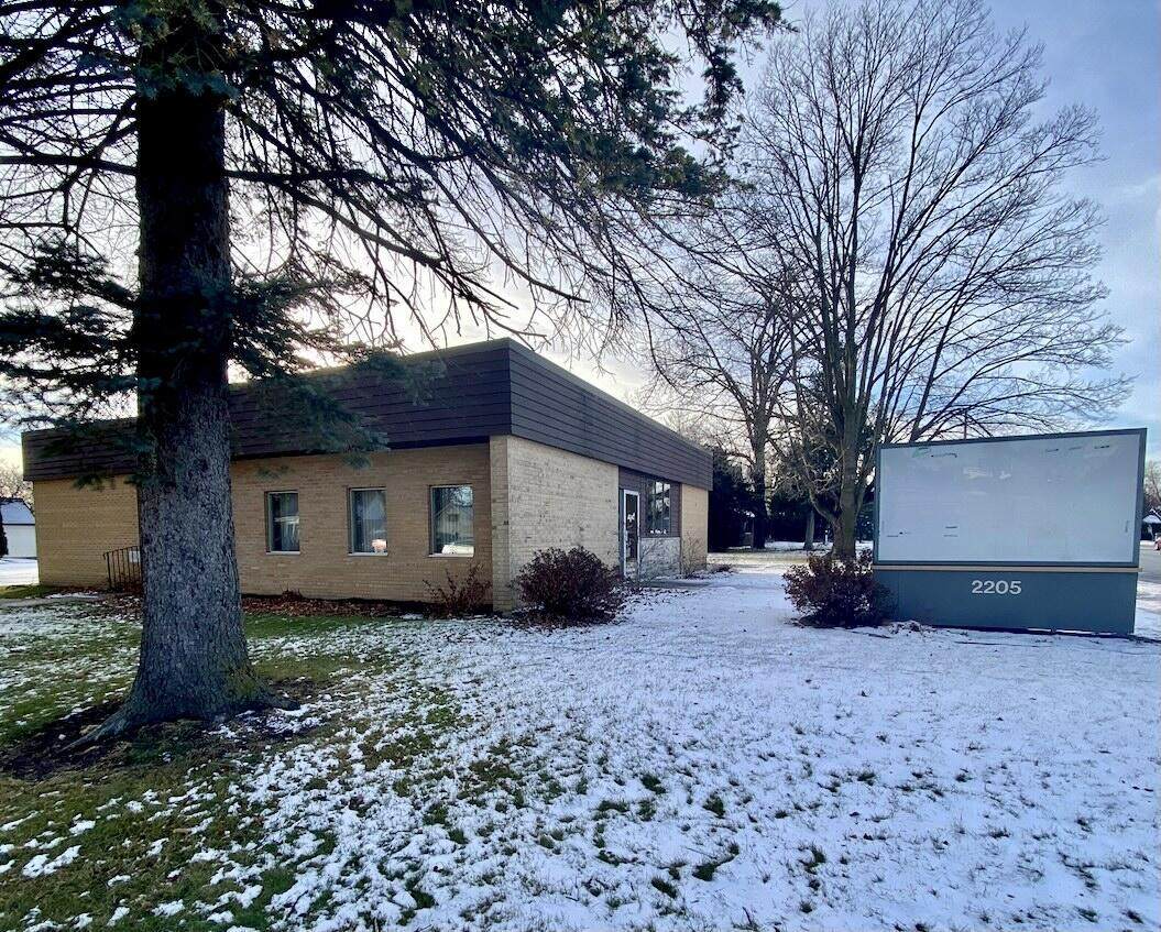 2205 Wisconsin Ave - Photo 1