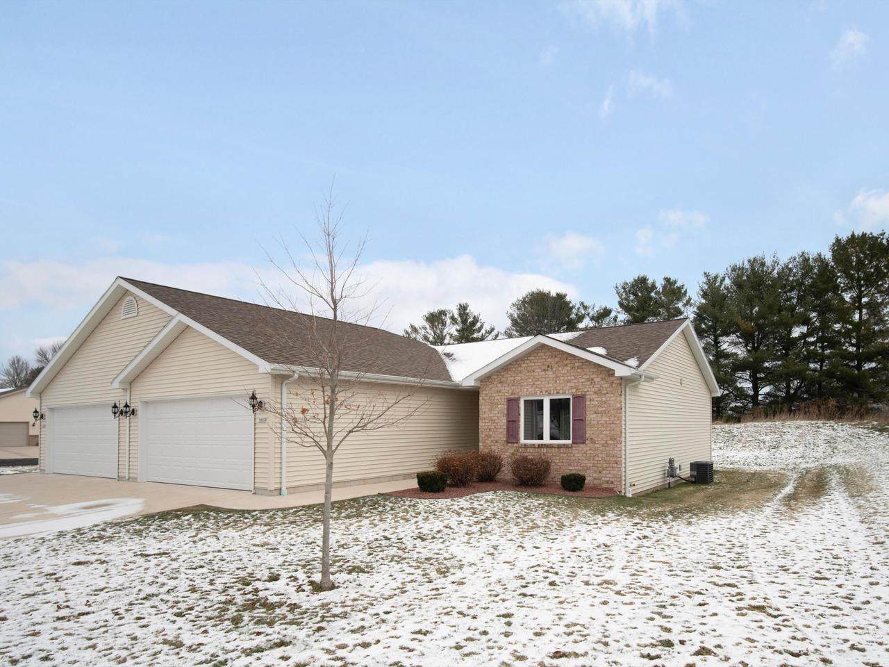 1953 Wild Oak Dr - Photo 1