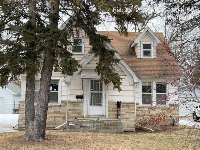 358 Oak St - Photo 1