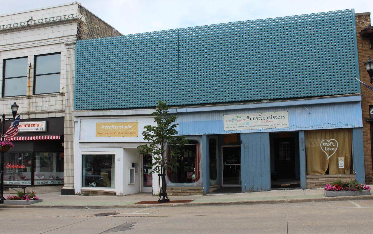 110 8th St - Photo 1