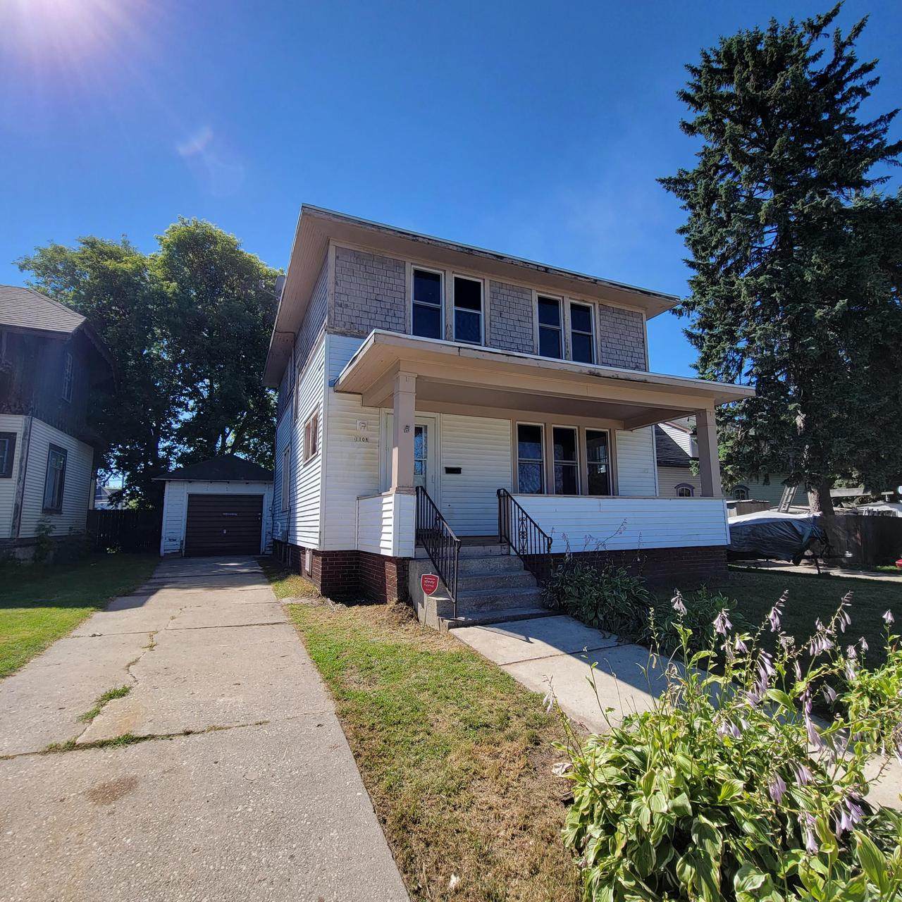 1108 Lake St - Photo 1