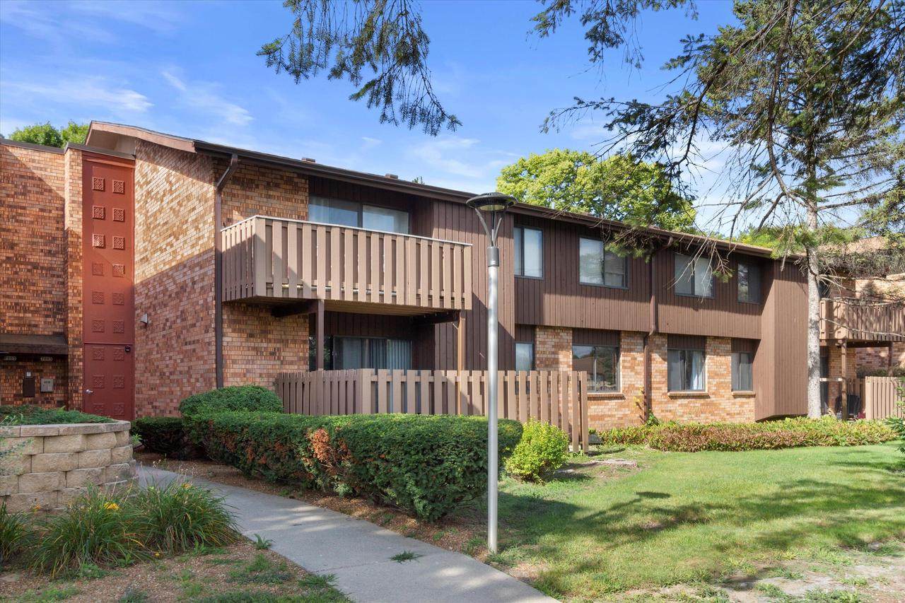 7005 Green Bay Ave - Photo 1