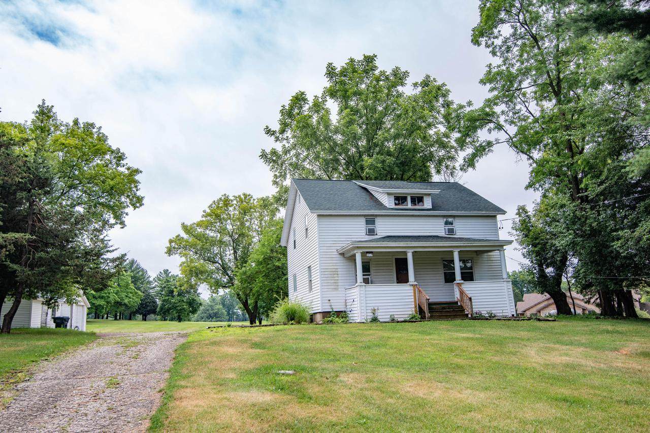 695 South St - Photo 1