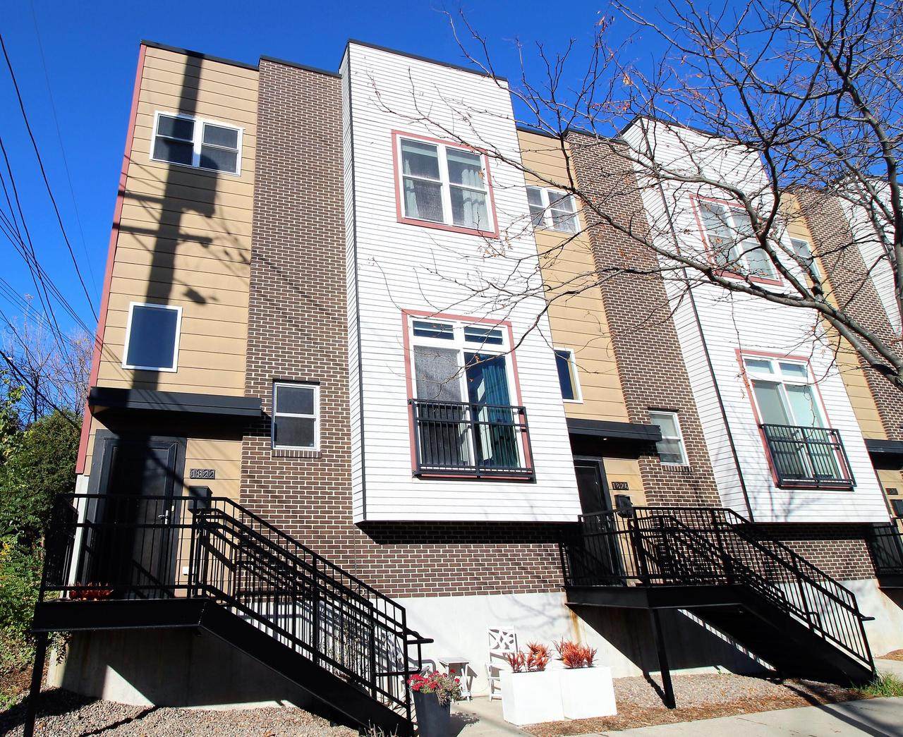 1822 Greenwich Ave - Photo 1