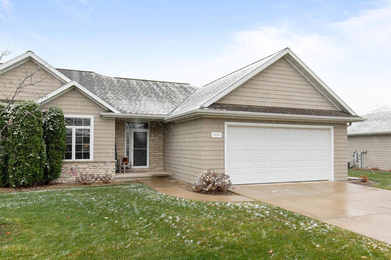 1424 Rushmore Cir - Photo 1