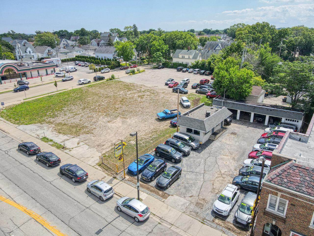 7821 Greenfield Ave - Photo 1