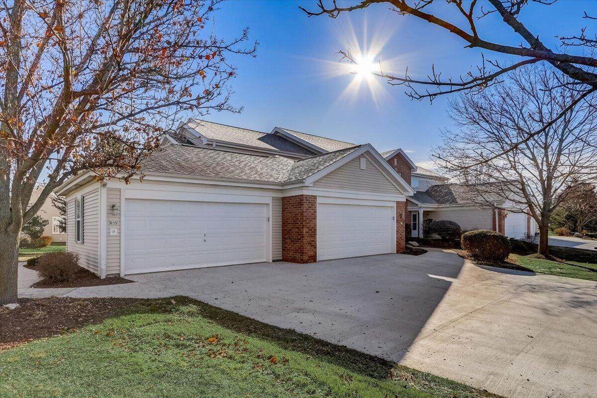 615 Park Dr - Photo 1