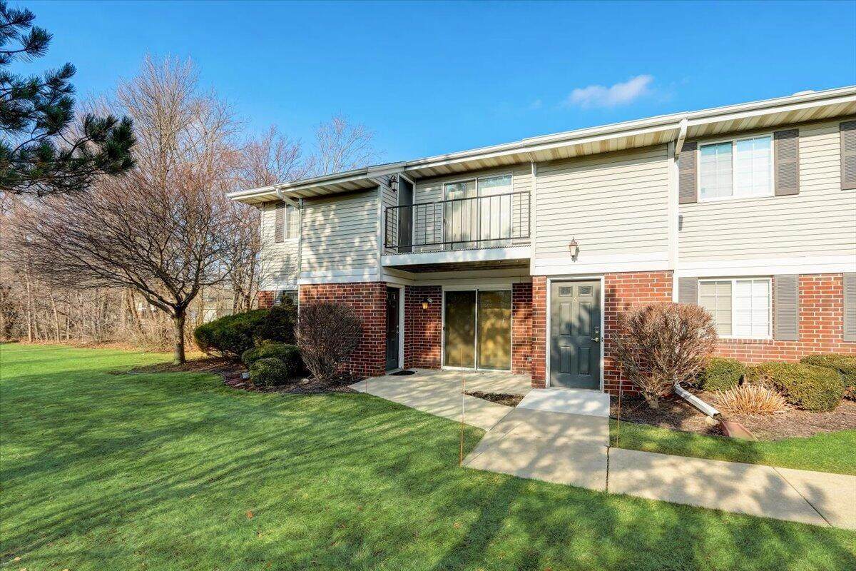 N110W17051 Ashbury Ln - Photo 1