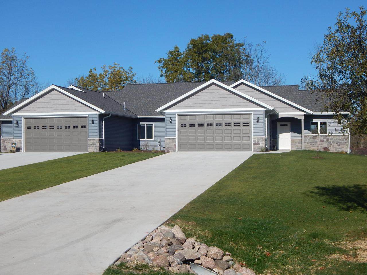 4032 Wolf Ln - Photo 1