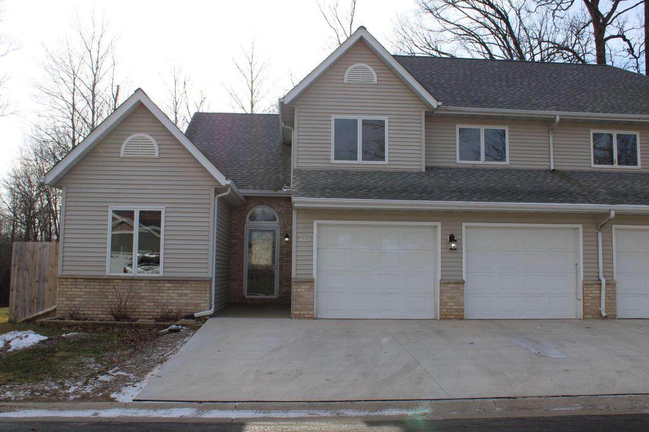 423 Park Pl - Photo 1