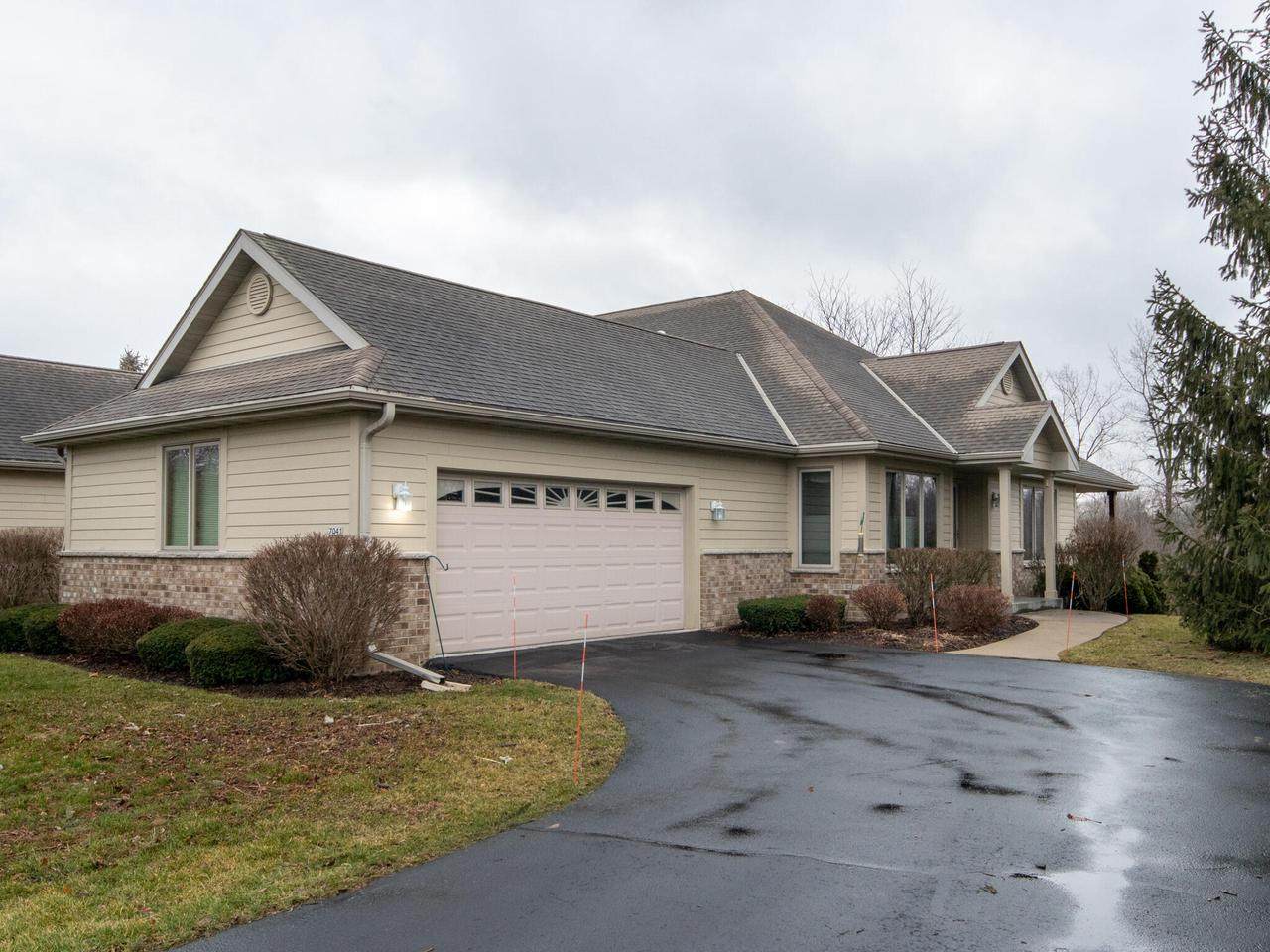 7041 Lannonstone Ct - Photo 1