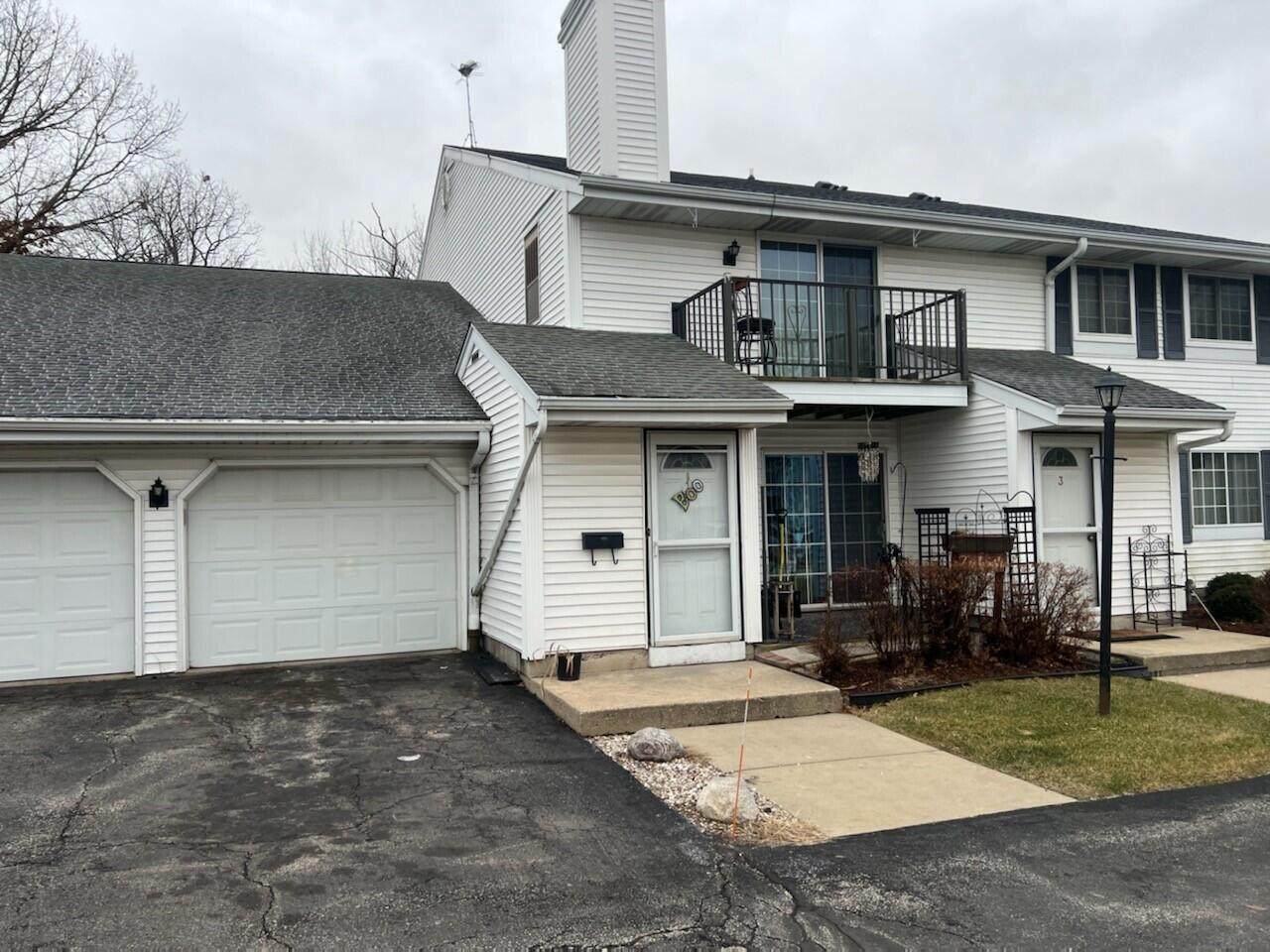 8851 Wood Creek Dr - Photo 1