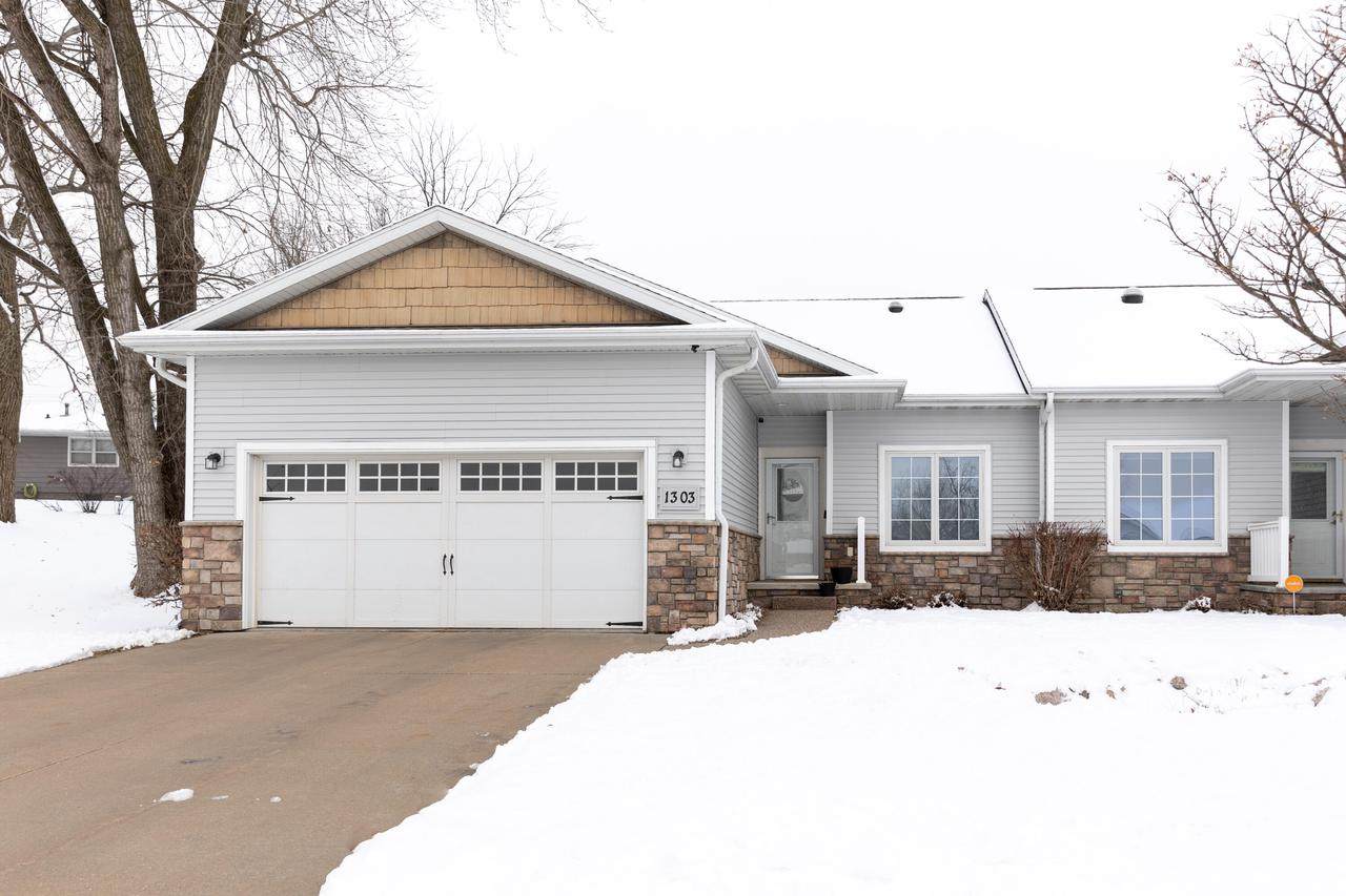 1303 Rosewood Trl - Photo 1