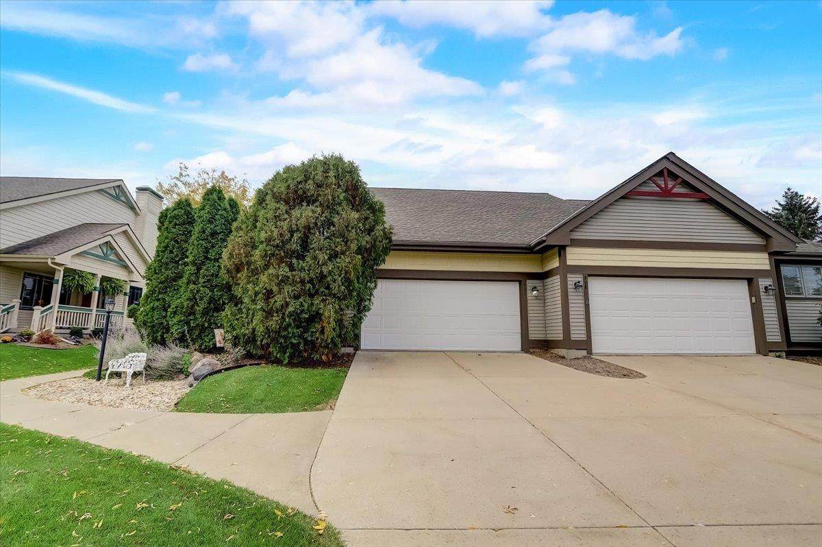 907 Foxboro Dr - Photo 1
