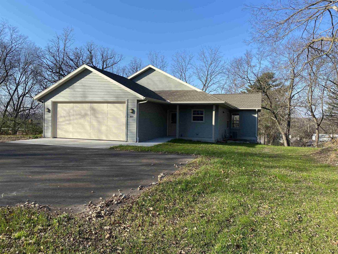 909 Sutherland Ave - Photo 1