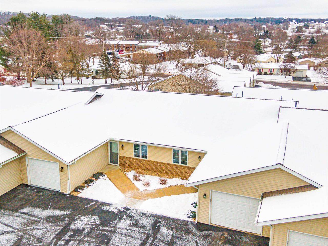 1571 Dewey Ave - Photo 1