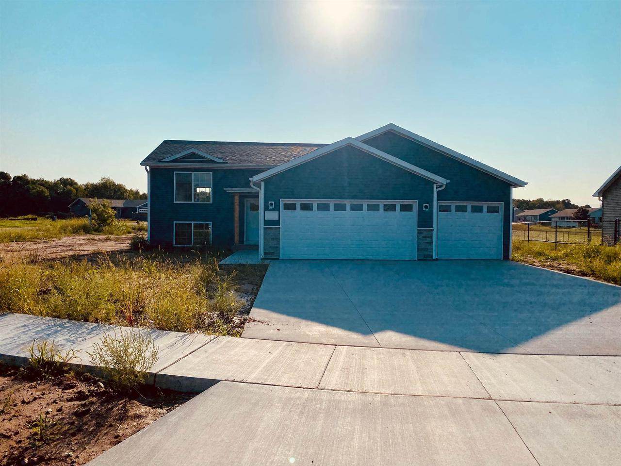 1635 Webster Way - Photo 1