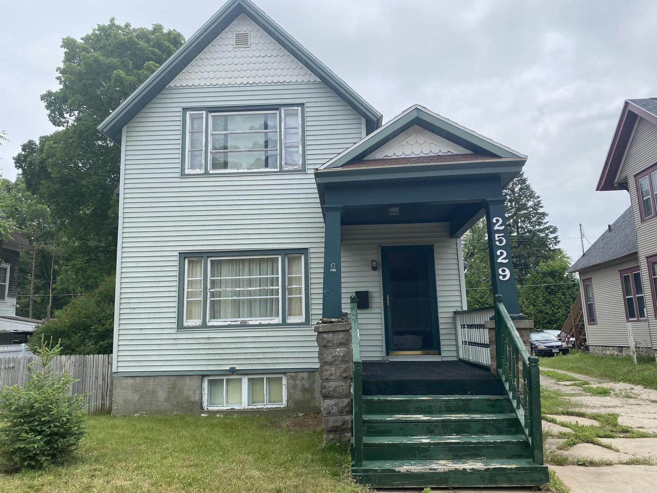 2529 Hall Ave - Photo 1