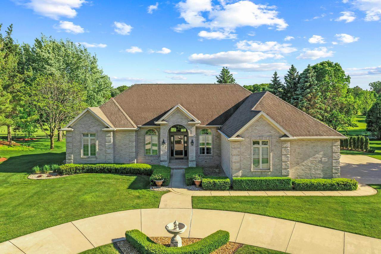 1185 Pleasant Valley Dr - Photo 1