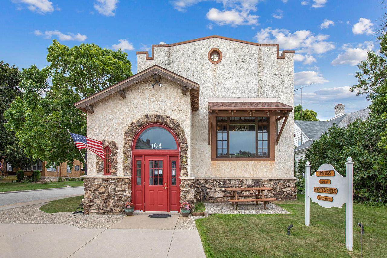 104 Menasha Ave - Photo 1