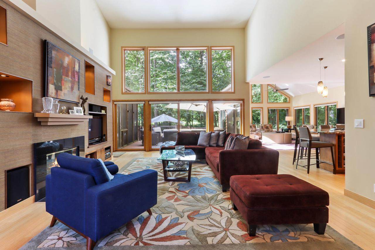 1050 Briarwood Dr - Photo 1