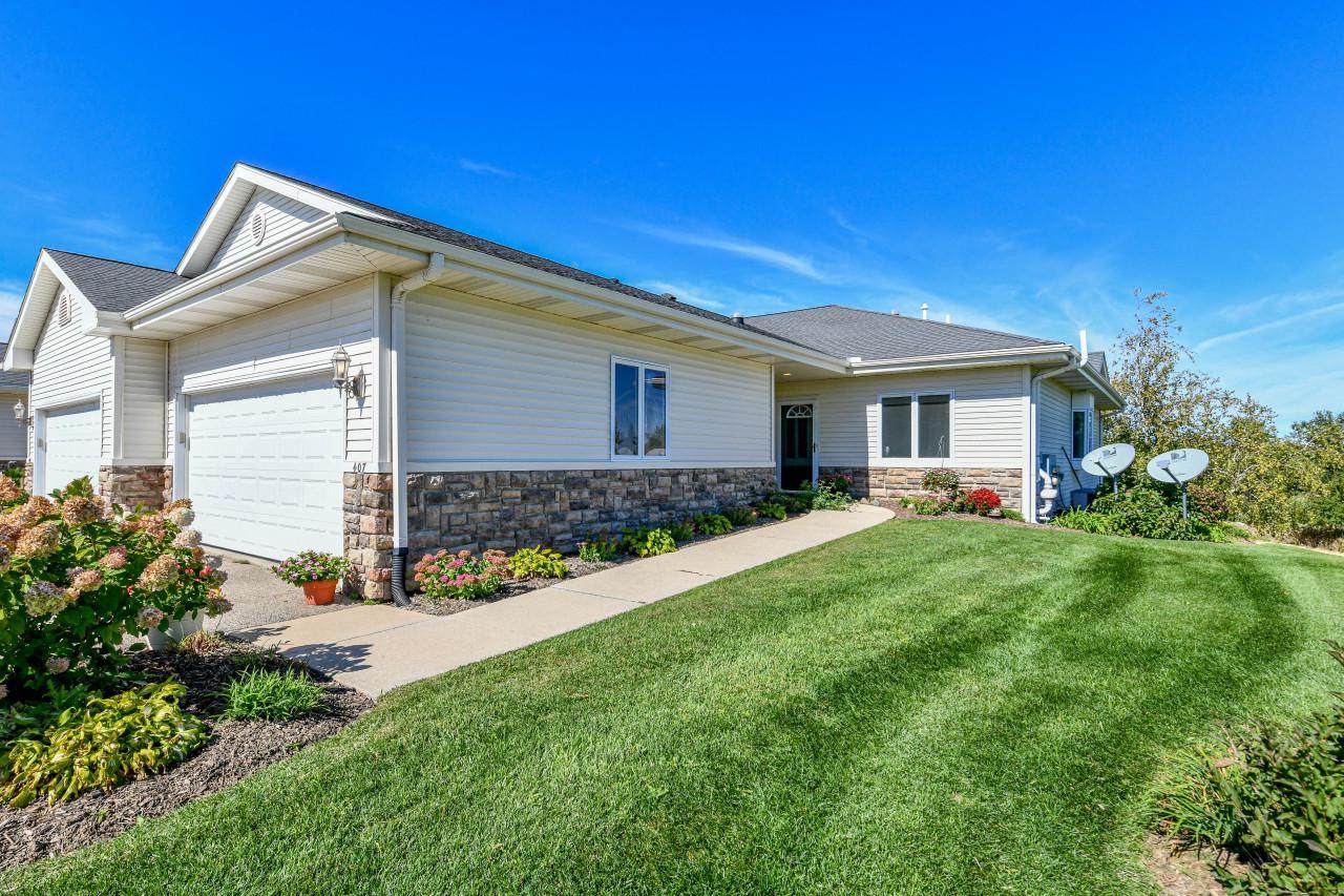 407 Creekside Pl - Photo 1