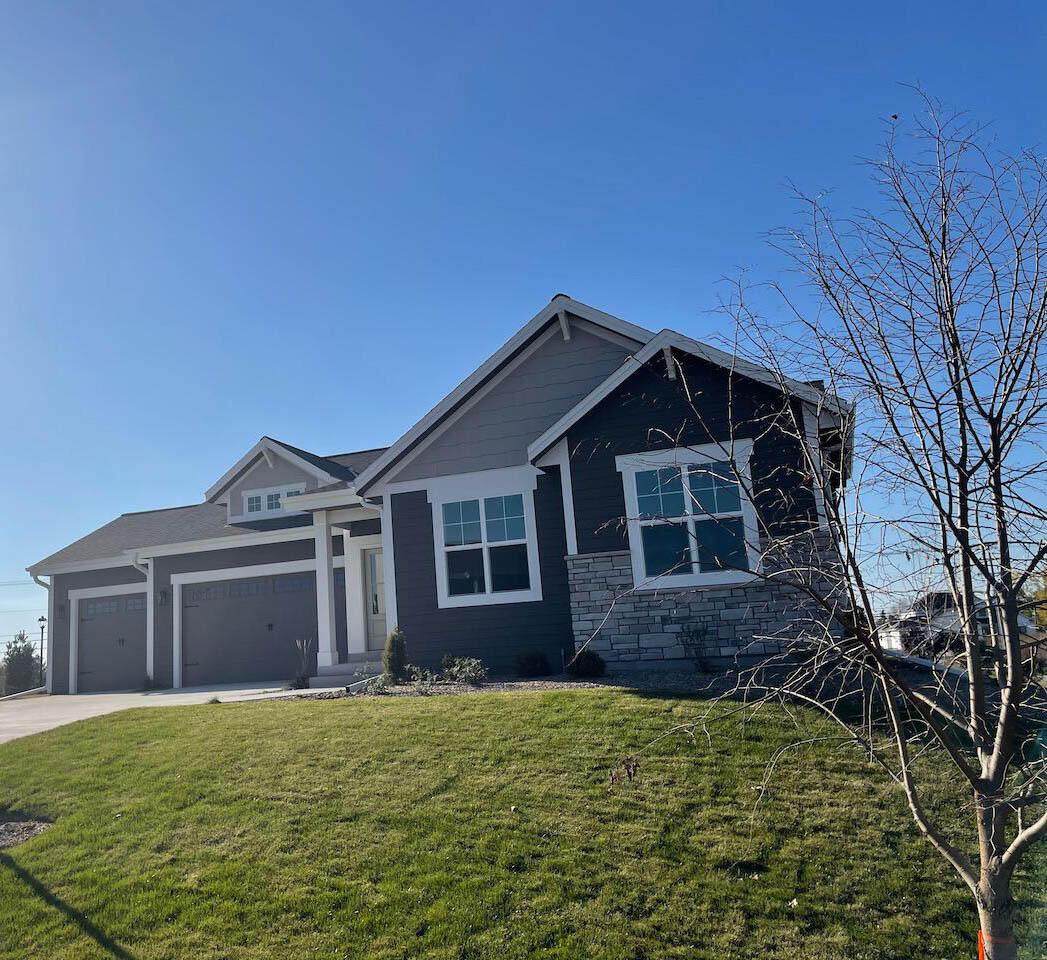 W255S5377 Primrose Ln - Photo 1