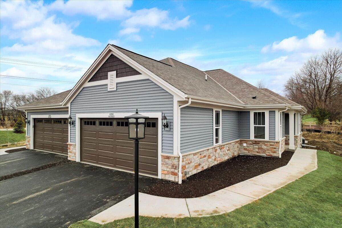 W204N17607 Laurel Pl - Photo 1