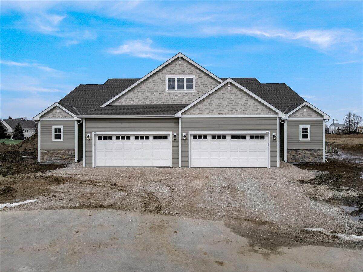 811 Bridlewood Dr - Photo 1