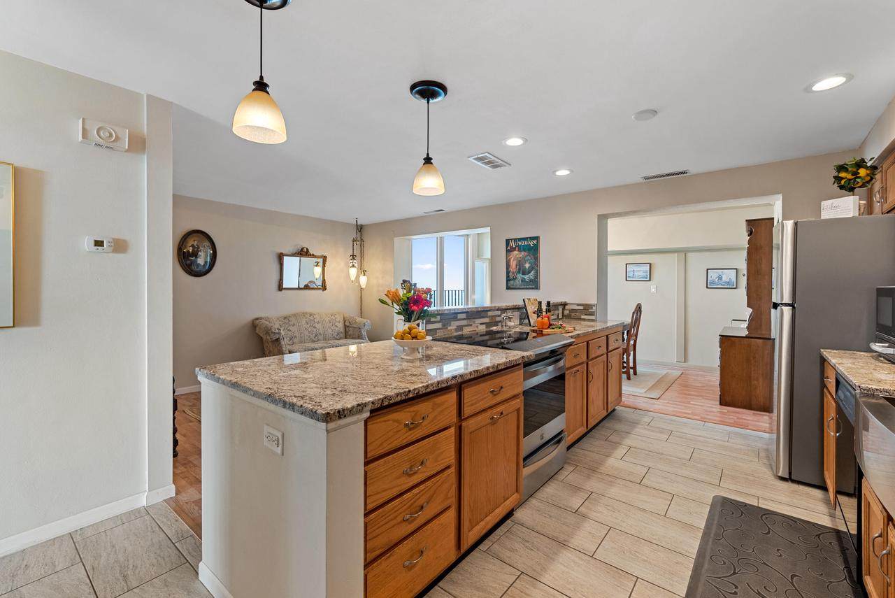 2525 Shore Dr - Photo 1