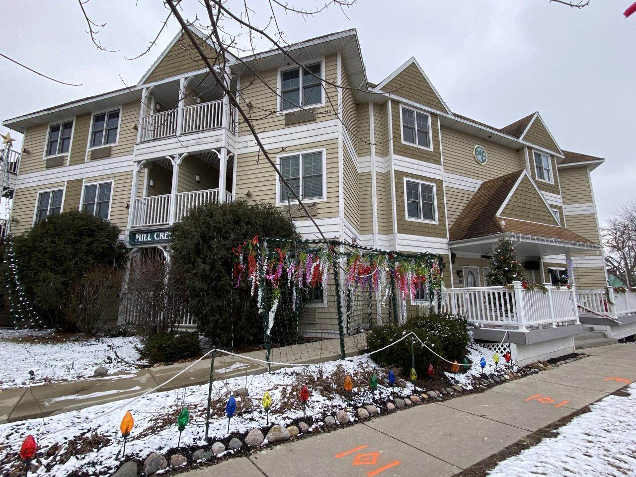 123 Center St - Photo 1