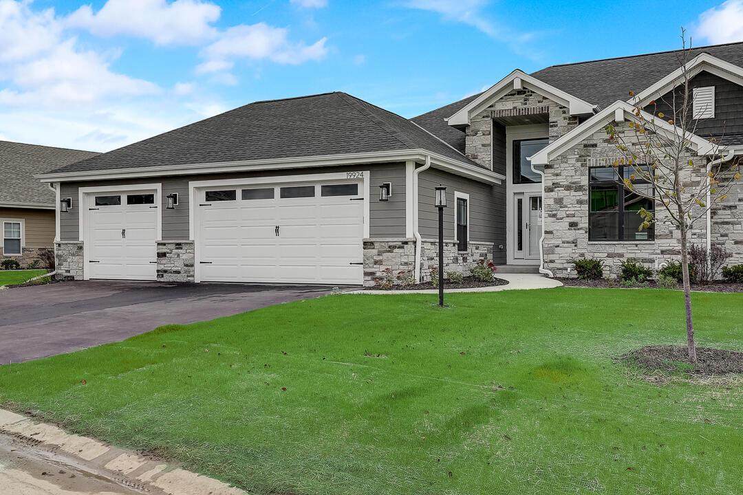7826 Stone Ridge Dr - Photo 1