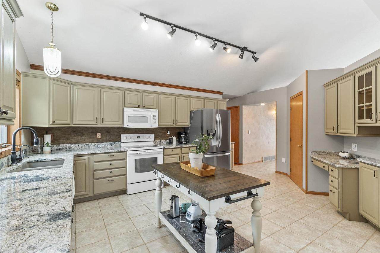 5706 Vista Ln - Photo 1