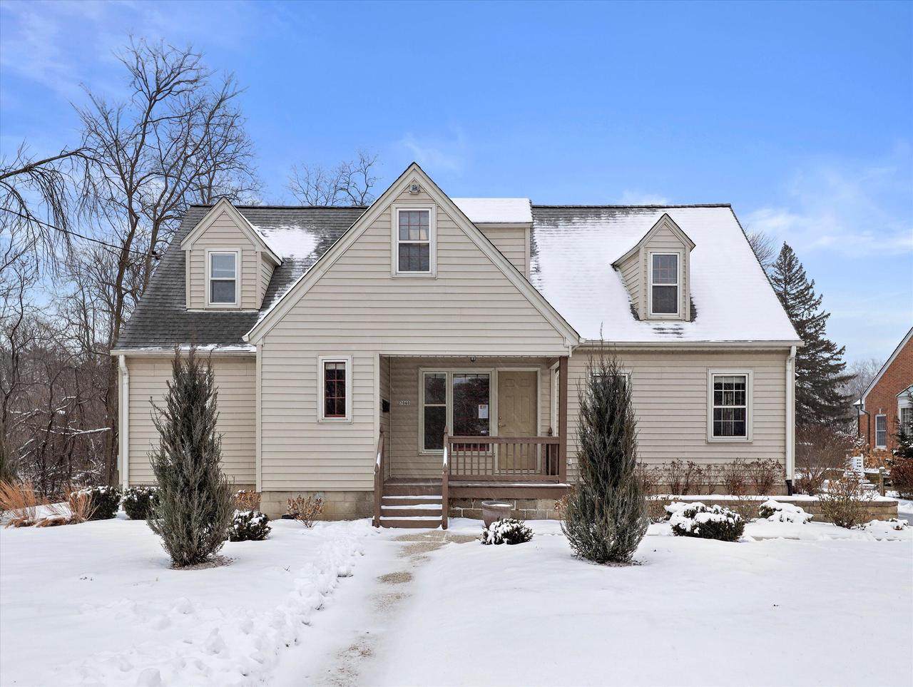 7040 Green Bay Ave - Photo 1