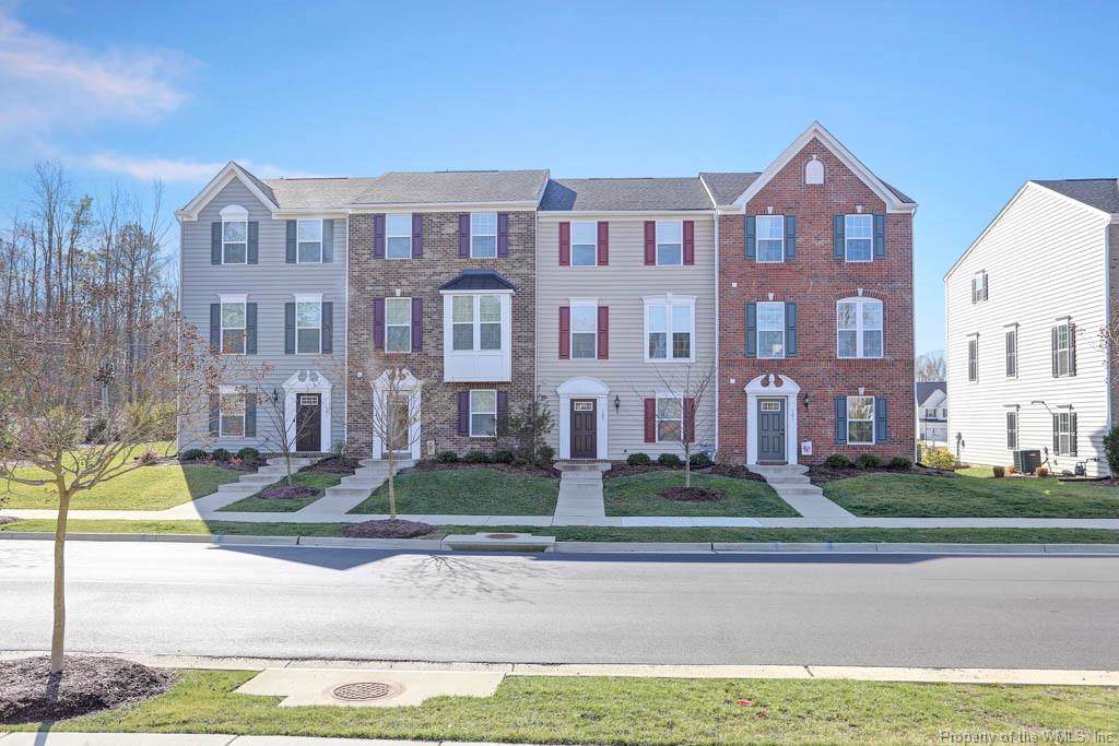 107 Newbaker Square - Photo 1